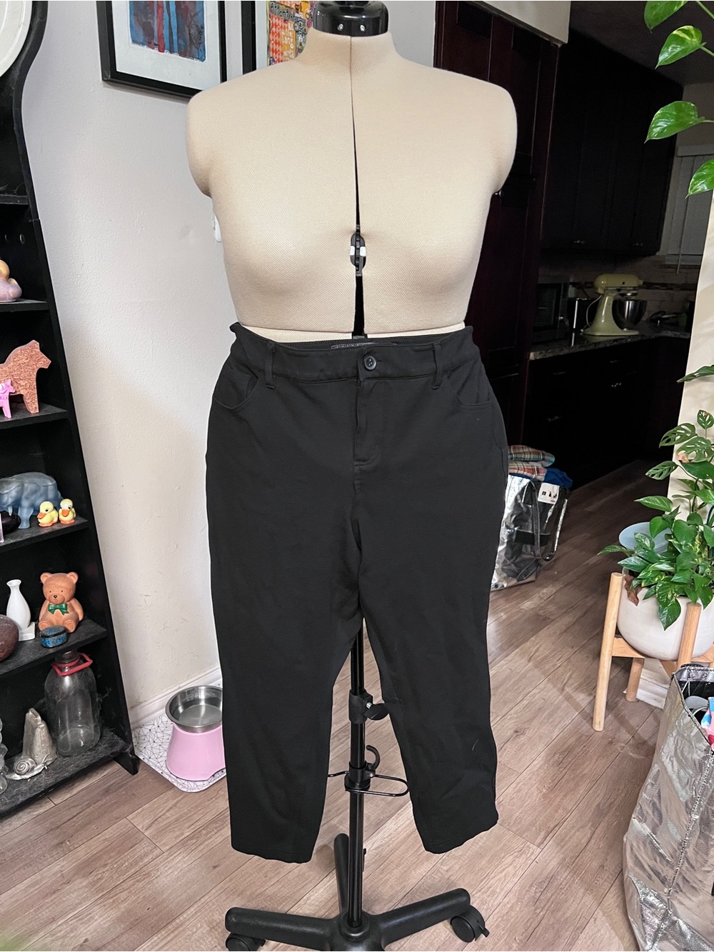 Classic Black Women’s Pants – Tailored Straight Fit
